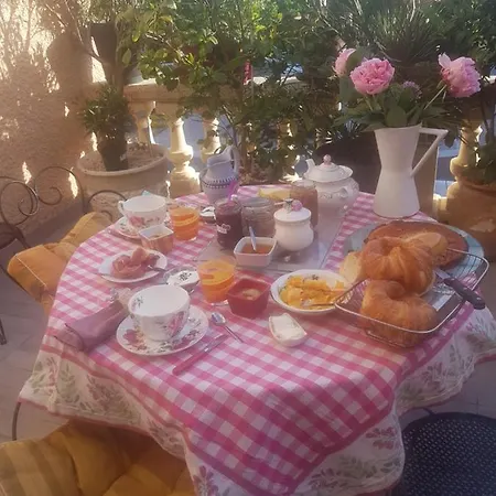 D'hotes Chez Claude Bardou Bed and breakfast